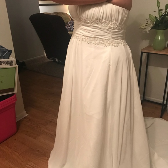 Wedding Dress - Picture 4 of 8